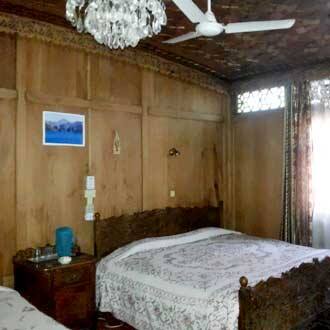 Meena Bazaar Houseboat, Srinagar 2